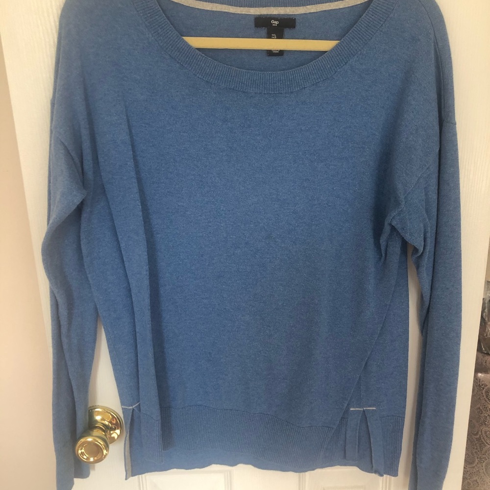 GAP pullover sweater. Size L.